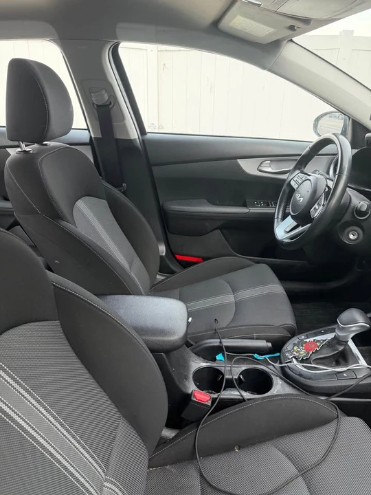 2023 Kia Forte - Image 5 of 8