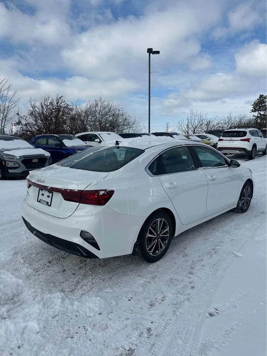 2023 Kia Forte - Image 2 of 5