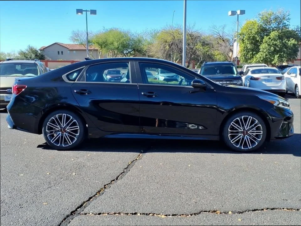 2023 Kia Forte - Image 5 of 17