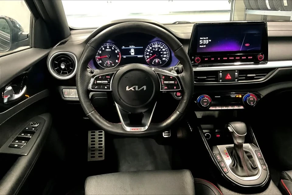 2023 Kia Forte - Image 5 of 10