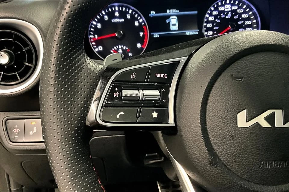 2023 Kia Forte - Image 8 of 10