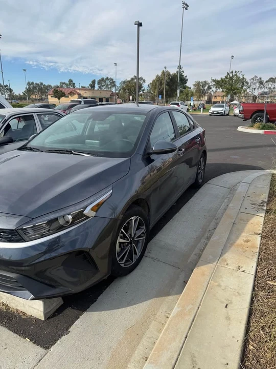 2023 Kia Forte - Image 3 of 8