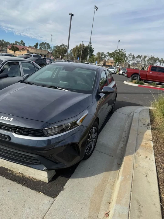 2023 Kia Forte - Image 4 of 8