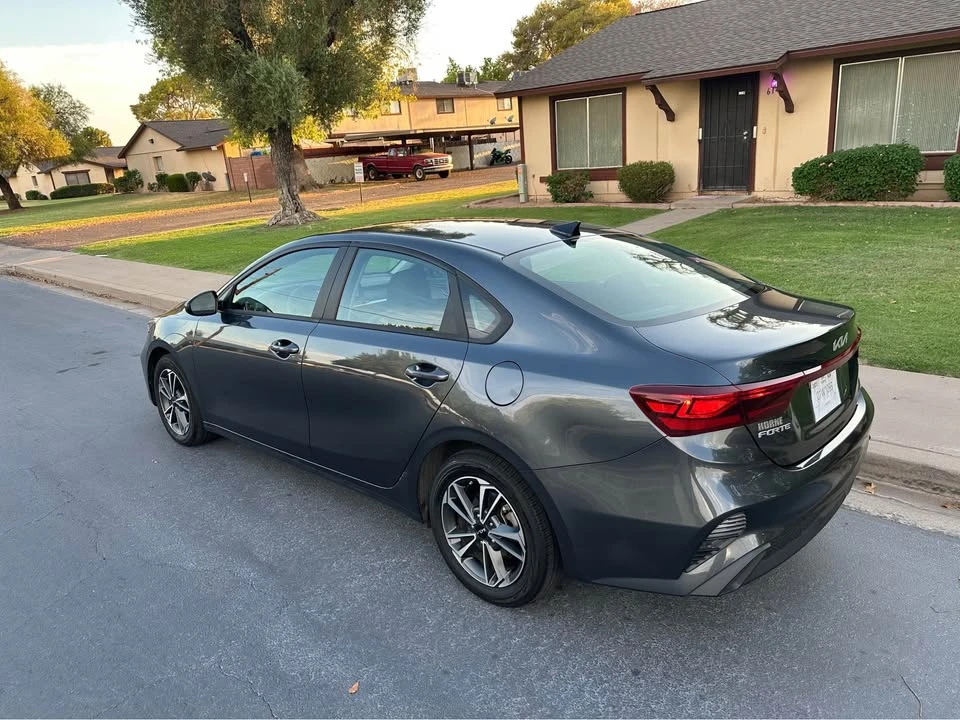 2023 Kia Forte - Image 3 of 13