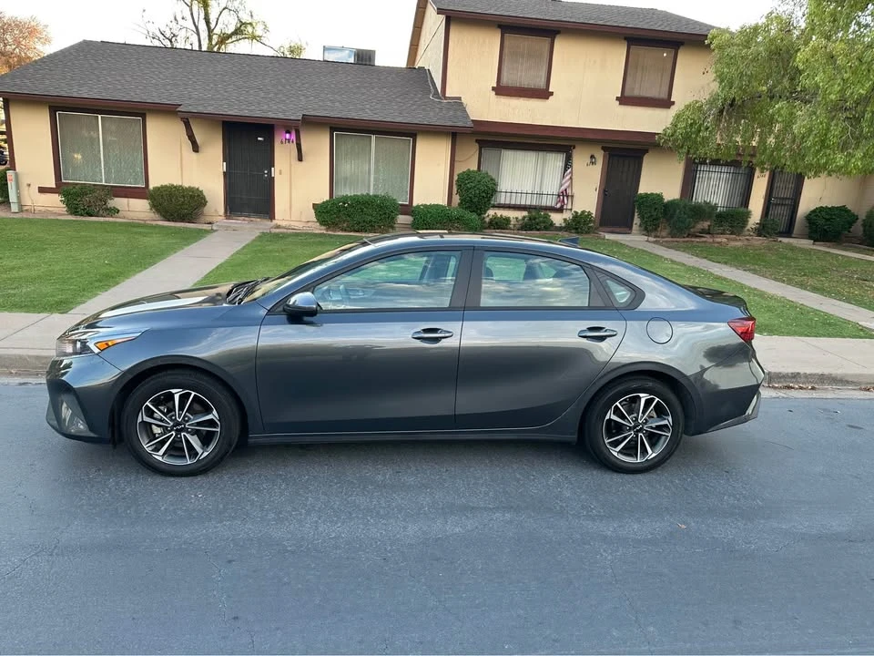 2023 Kia Forte - Image 2 of 13