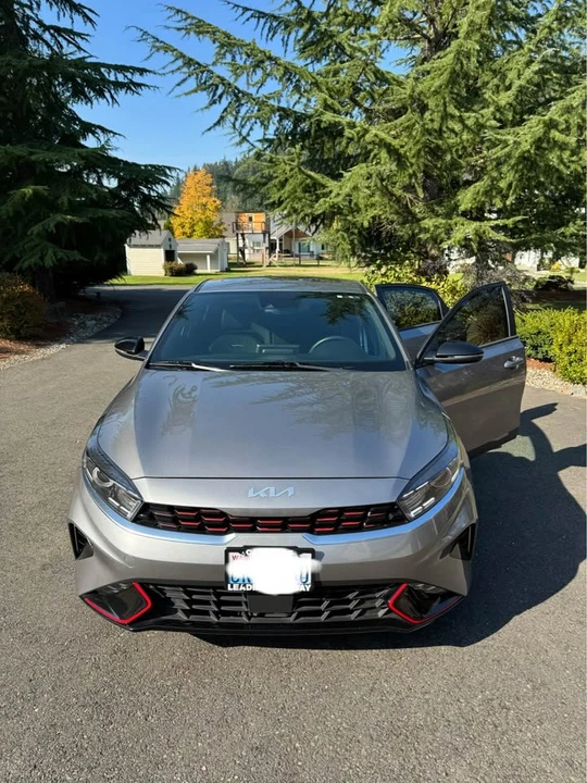 2023 Kia Forte - Image 2 of 10