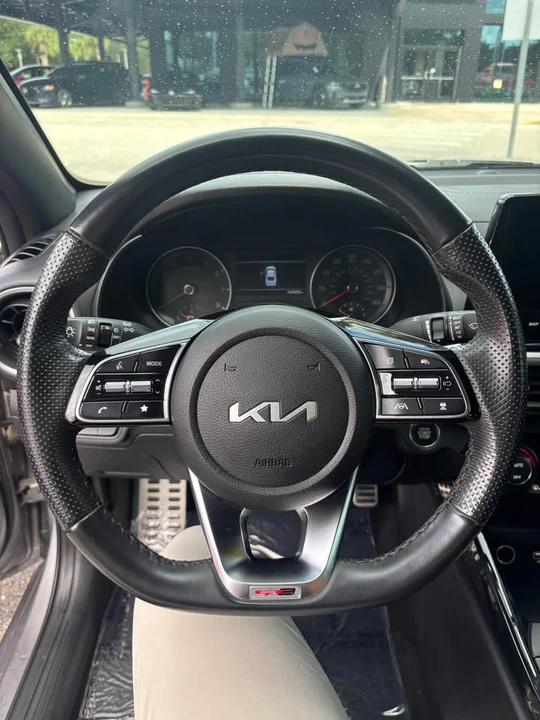2023 Kia Forte - Image 4 of 9