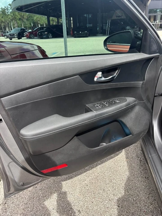 2023 Kia Forte - Image 6 of 9