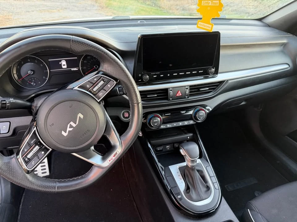 2023 Kia Forte - Image 12 of 16