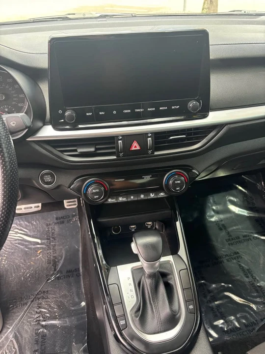 2023 Kia Forte - Image 3 of 9