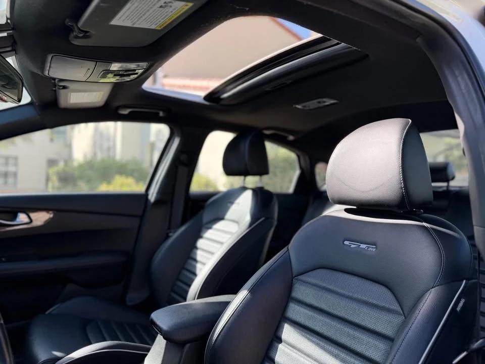 2023 Kia Forte - Image 6 of 12