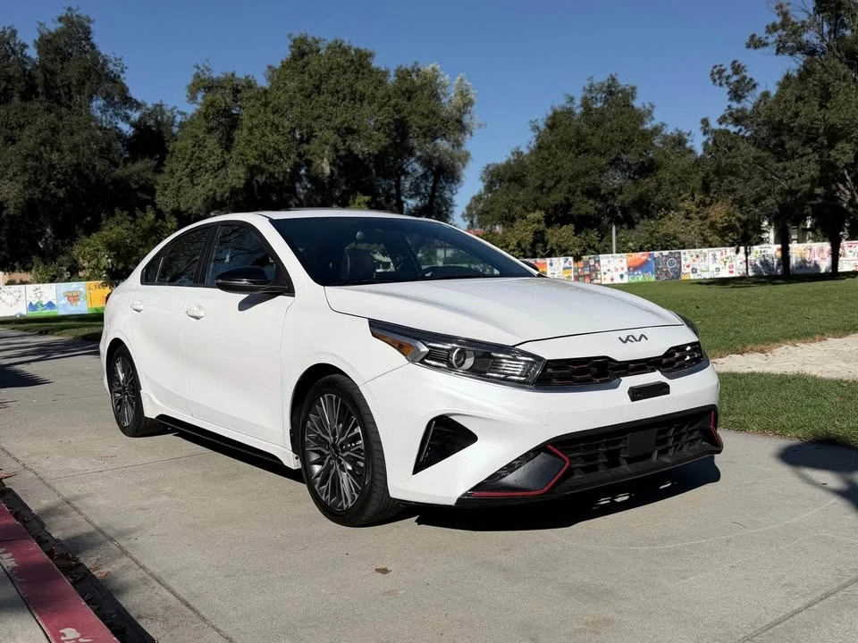 2023 Kia Forte - Image 2 of 12