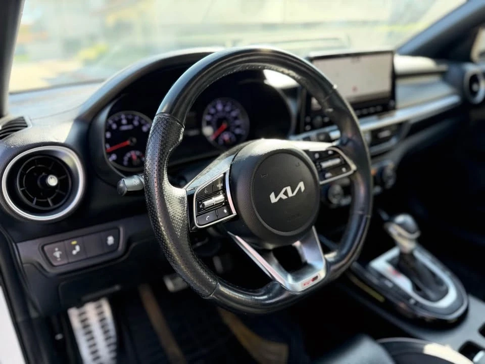 2023 Kia Forte - Image 11 of 12