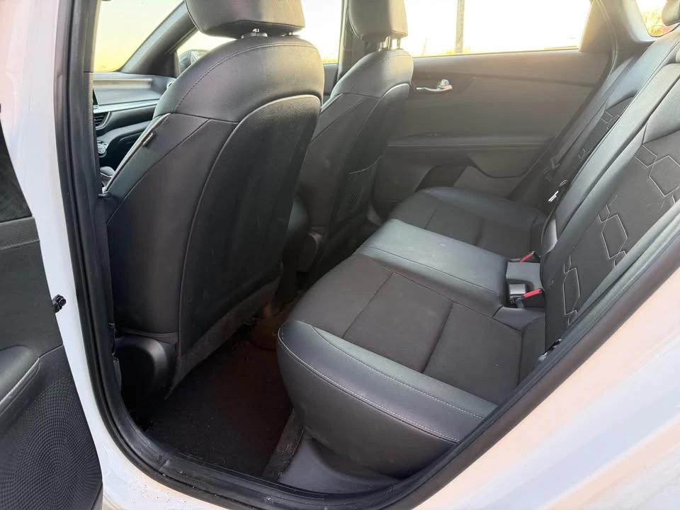 2023 Kia Forte - Image 9 of 16