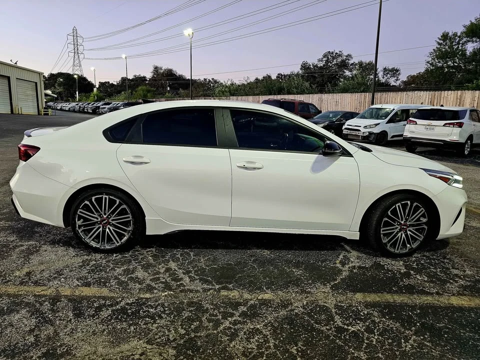 2023 Kia Forte - Image 4 of 10