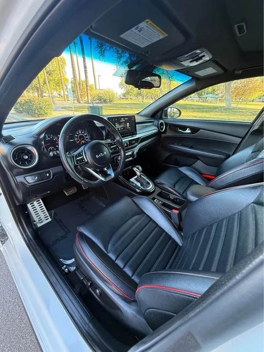2023 Kia Forte - Image 8 of 18