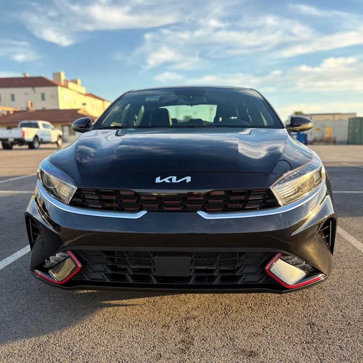 2023 Kia Forte - Image 3 of 15
