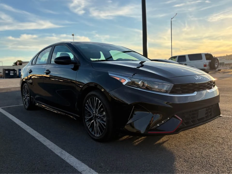 2023 Kia Forte - Image 2 of 15