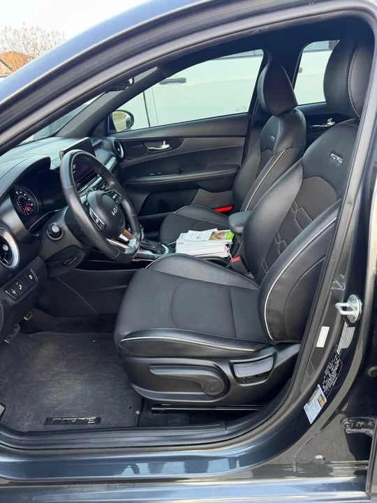 2023 Kia Forte - Image 11 of 17