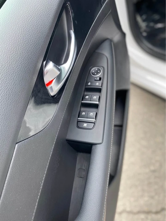 2023 Kia Forte - Image 8 of 20