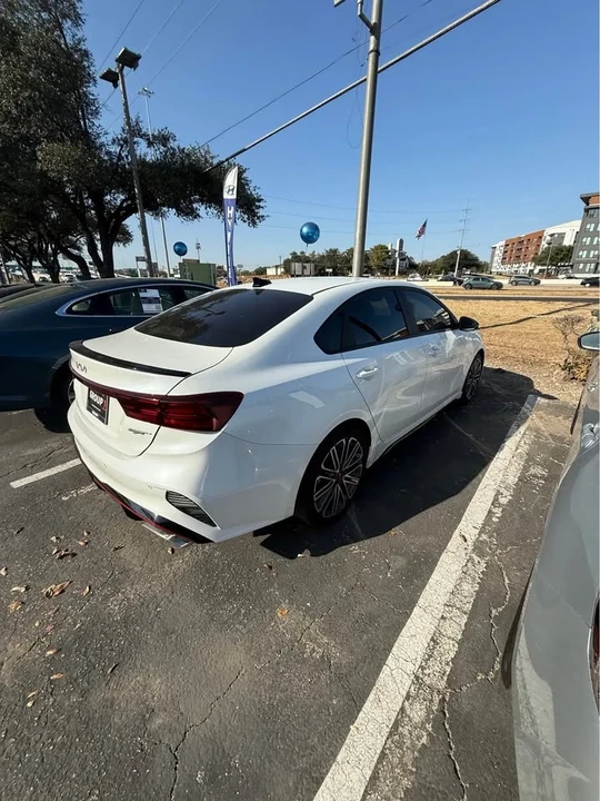 2023 Kia Forte - Image 4 of 10
