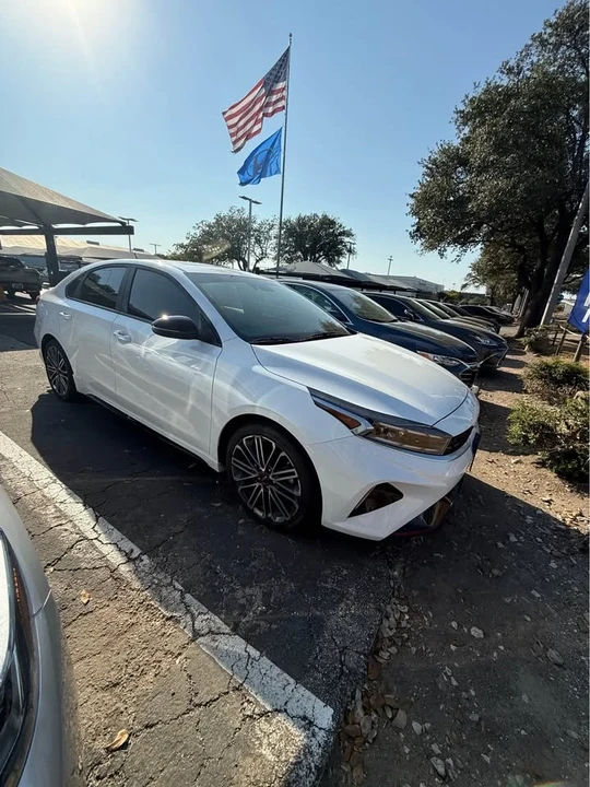 2023 Kia Forte - Image 2 of 10