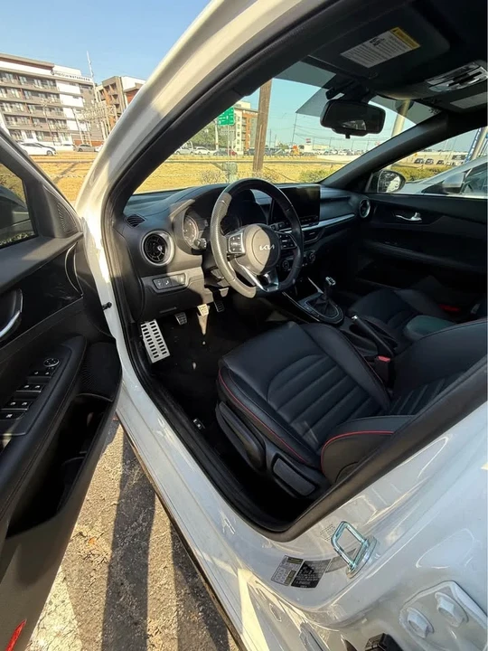 2023 Kia Forte - Image 6 of 10