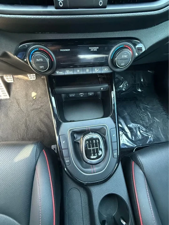 2023 Kia Forte - Image 8 of 10