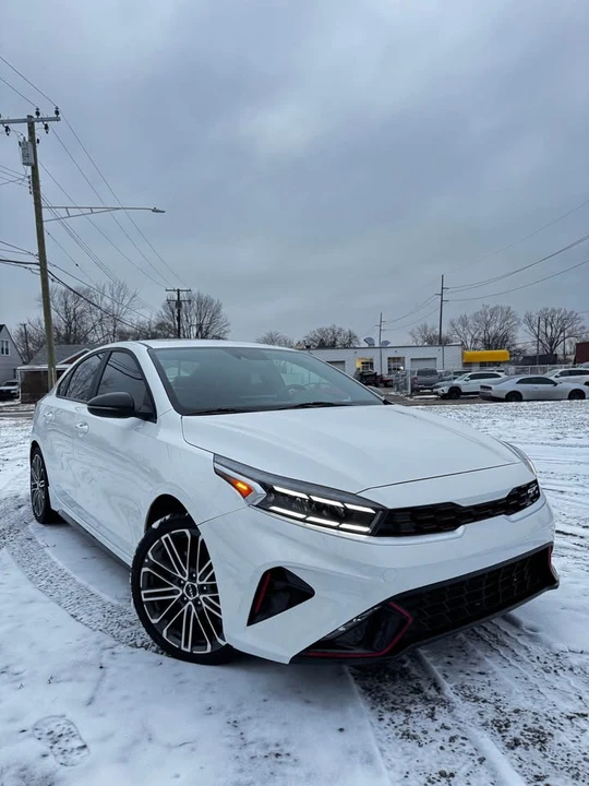2023 Kia Forte - Image 2 of 20