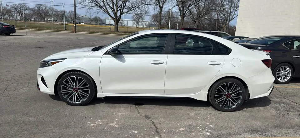 2023 Kia Forte - Image 3 of 9