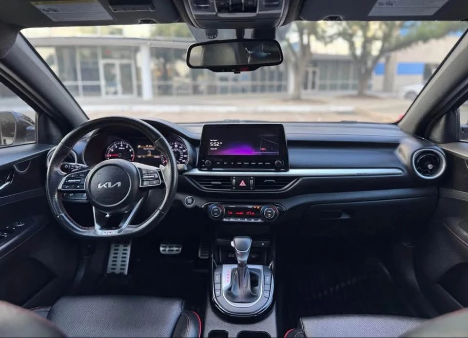 2023 Kia Forte - Image 10 of 11