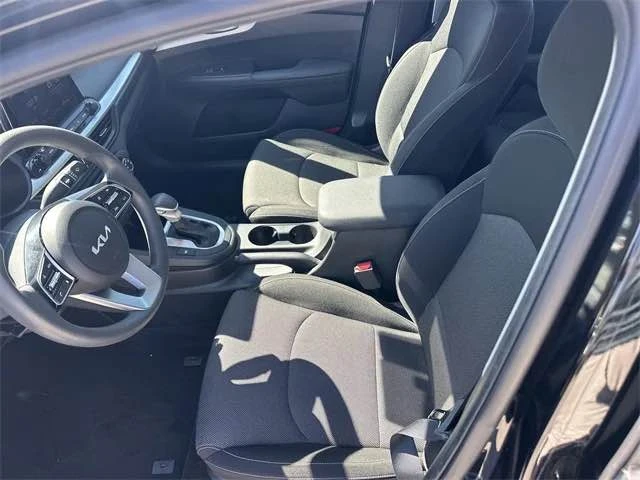 2023 Kia Forte - Image 8 of 15