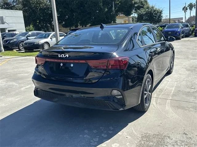 2023 Kia Forte - Image 4 of 15