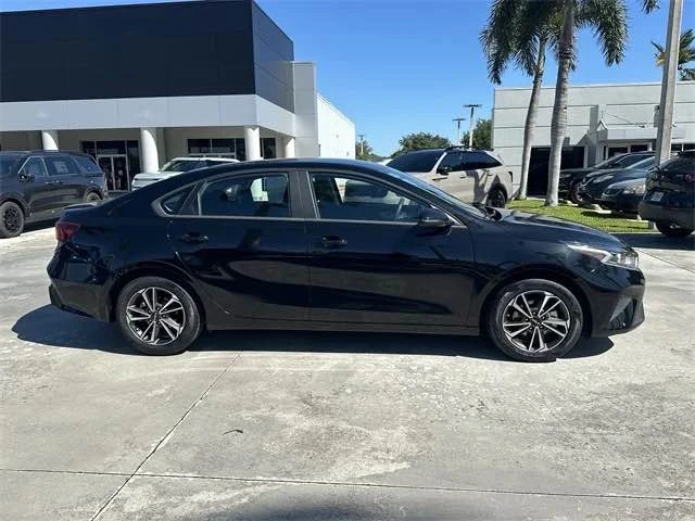 2023 Kia Forte - Image 2 of 15