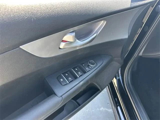 2023 Kia Forte - Image 9 of 15