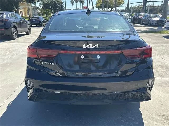 2023 Kia Forte - Image 5 of 15