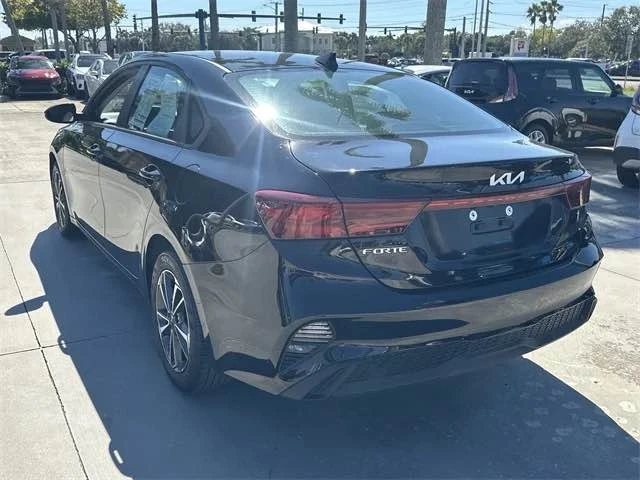 2023 Kia Forte - Image 3 of 15