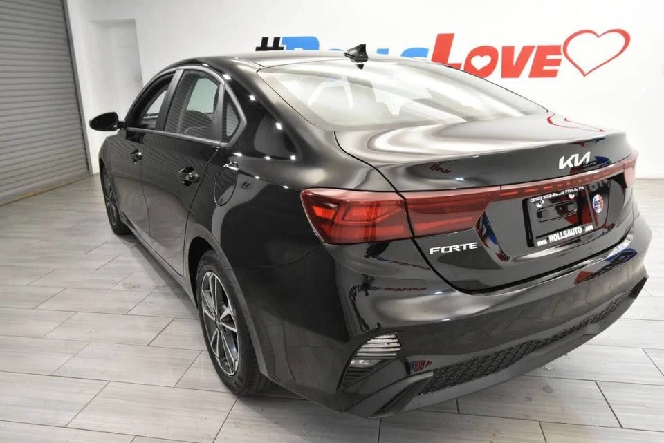 2023 Kia Forte - Image 3 of 17