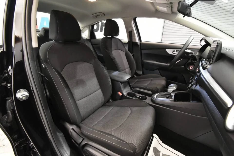 2023 Kia Forte - Image 10 of 17