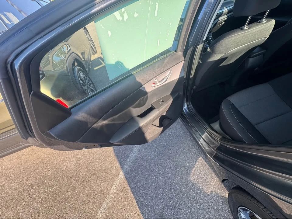 2023 Kia Forte - Image 8 of 12