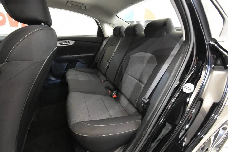 2023 Kia Forte - Image 9 of 17