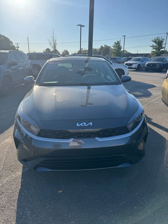 2023 Kia Forte - Image 3 of 12