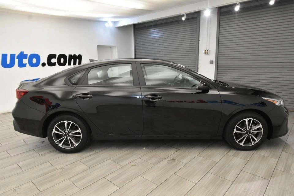 2023 Kia Forte - Image 6 of 17