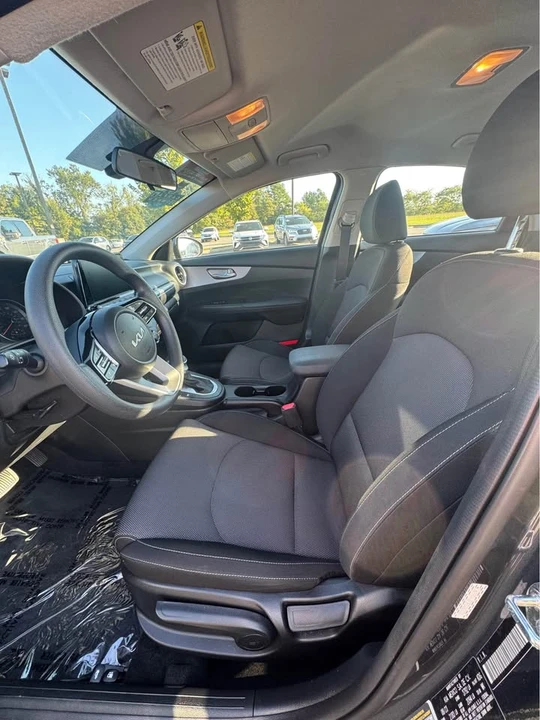 2023 Kia Forte - Image 6 of 12