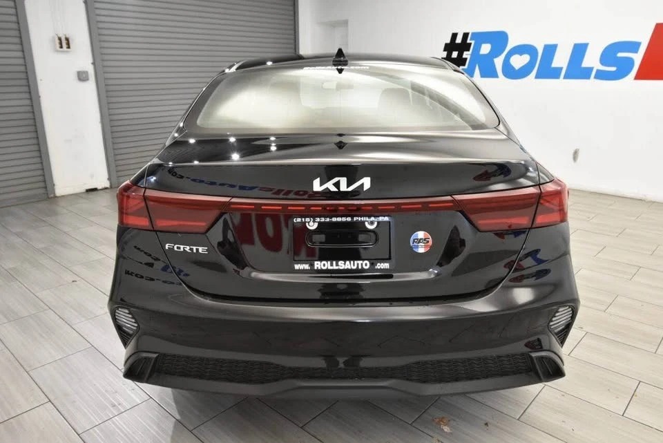 2023 Kia Forte - Image 4 of 17