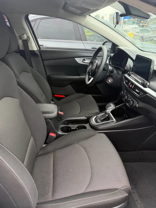 2023 Kia Forte - Image 6 of 9