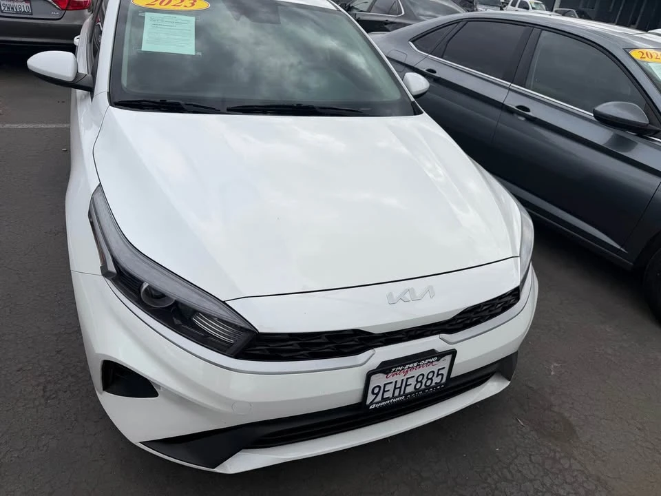 2023 Kia Forte - Image 2 of 9