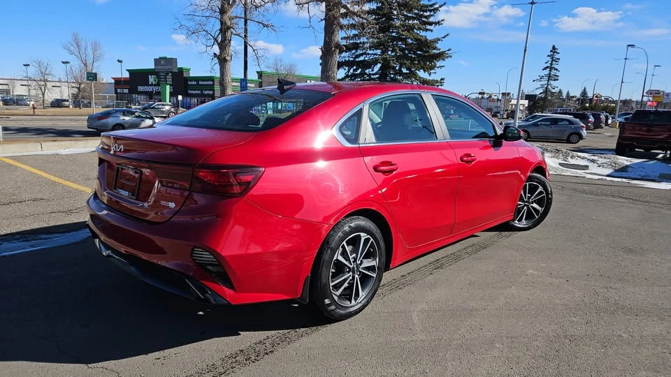 2023 Kia Forte - Image 2 of 17