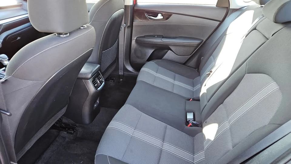 2023 Kia Forte - Image 6 of 17