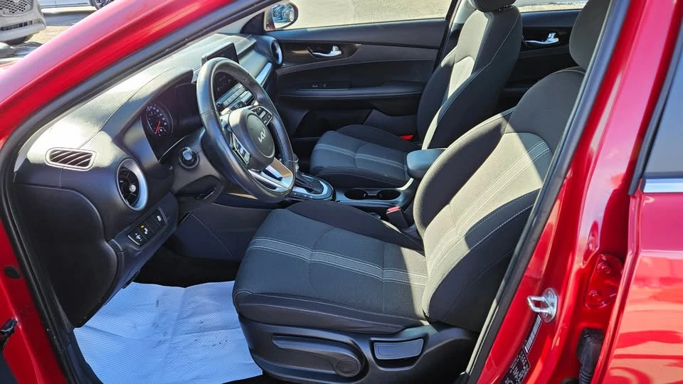 2023 Kia Forte - Image 5 of 17